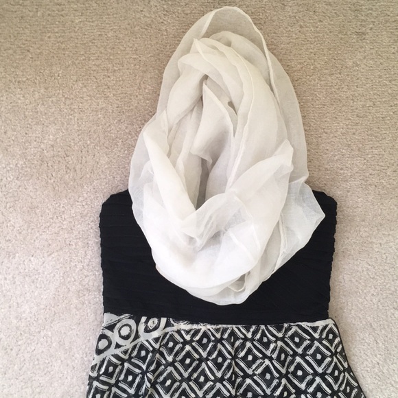 ✂️ Strapless mini front dress - Picture 2 of 3